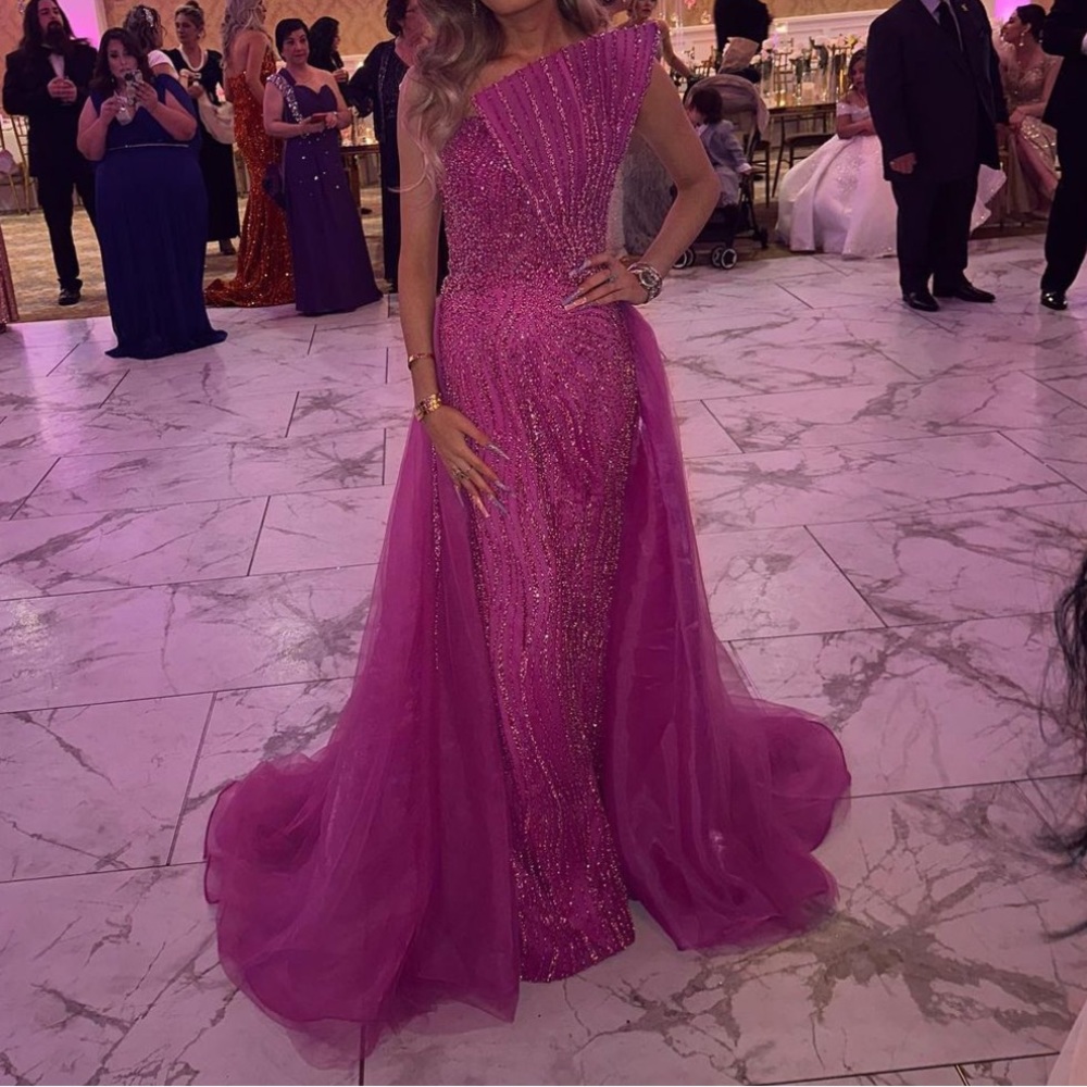 Cat waik dress loved it in perfect condition
